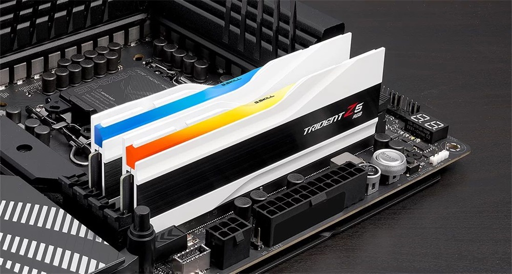G.Skill 48GB 8000MHz DDR-5 Trident Z5 RGB Intel XMP White (Kit! 2db 24GB) (F5-8000J4048F24GX2-TZ5RW) memória