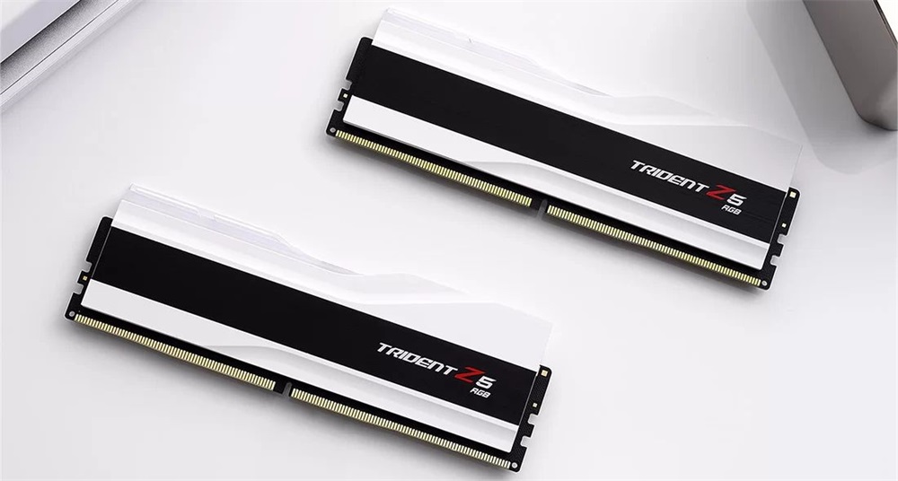 G.Skill 96GB 6400MHz DDR-5 Trident Z5 RGB Intel XMP White (Kit! 2db 48GB) (F5-6400J3239F48GX2-TZ5RW) memória