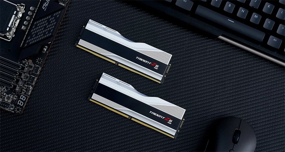 G.Skill 32GB 5600MHz DDR-5 Trident Z5 RGB Intel XMP Silver (Kit! 2db 16GB) (F5-5600J3036D16GX2-TZ5RS) memória