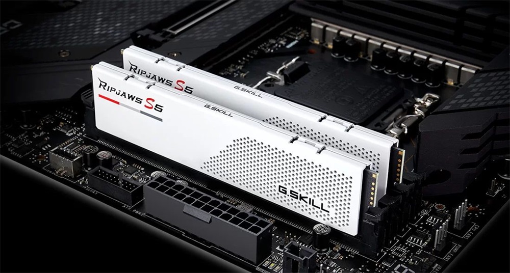 G.Skill 32GB/6000MHz DDR-5 Ripjaws S5 (Kit! 2db 16GB) (F5-6000J3040F16GX2-RS5W) memória