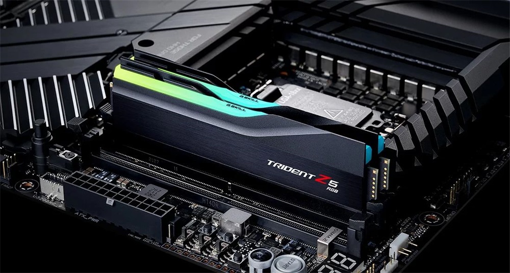 G.Skill 32GB/6400MHz DDR-5 Trident Z5 RGB (Kit! 2db 16GB) (F5-6400J3239G16GX2-TZ5RK) memória