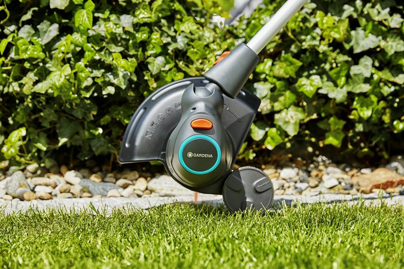 Gardena ComfortCut 23/18V P4A akkumulátoros fűszegélynyíró