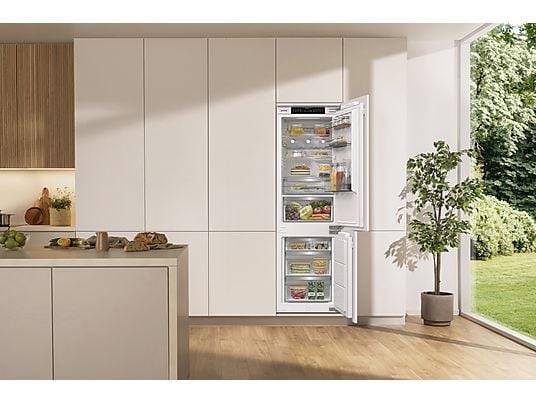Gorenje NRKI517E62WF fehér, alulfagyasztós, beépíthető, Hűtő:176L, Fagyasztó:76L, No frost hűtőszekrény