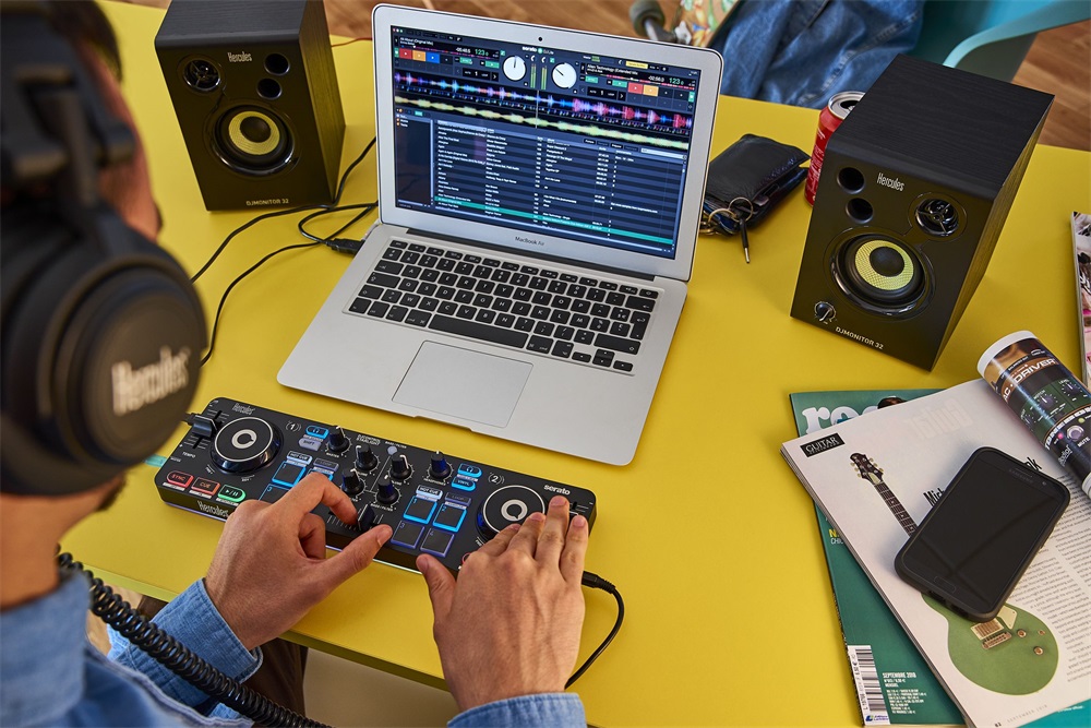 Hercules 4780890 DJStarter Kit Serato DJ Lite hangkeverő szett