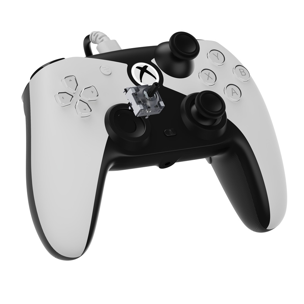 Hyperkin M01638-WH Competitor Xbox Series|One/Windows 11|10 Xbox liszenszelt vezetékes fehér kontroller