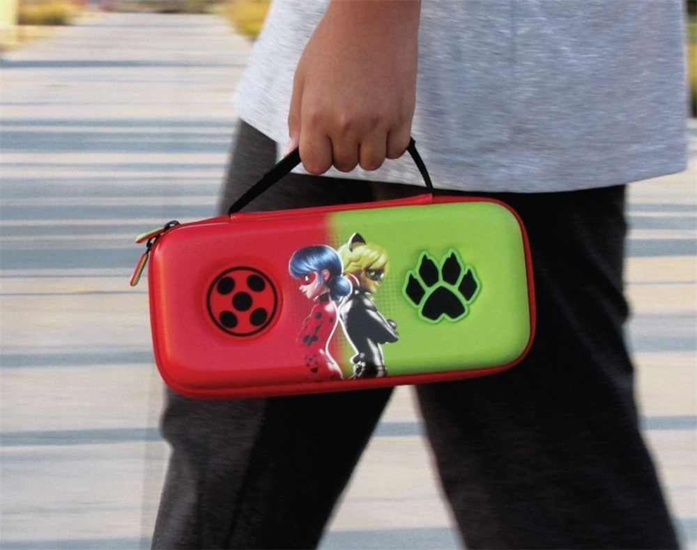 Hyperkin M07541-MTBC Miraculous EVA Nintendo Switch/Switch OLED/Switch "K.bogár és F.macska" erősített utazótok