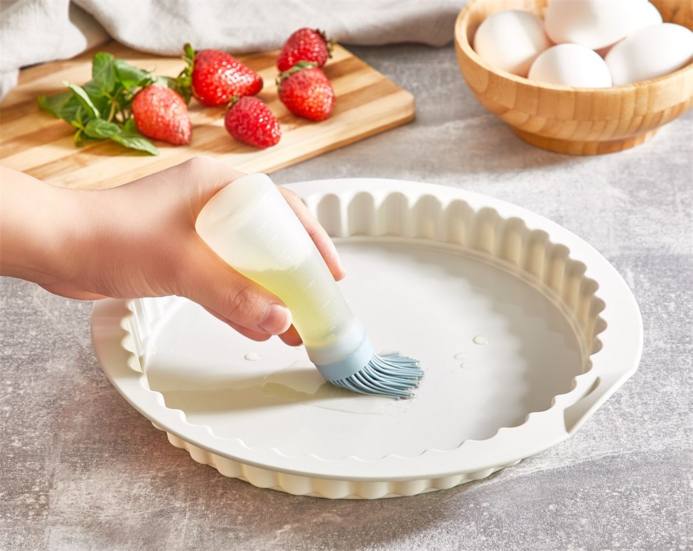 IRIS szilikon tortalap sütőforma, szürke, fekete vagy piros színű SL-3204