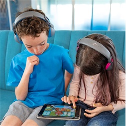 Jlab JBuddies Studio 2 Kids szürke-rózsaszín vezeték nélküli gyerek fejhallgató