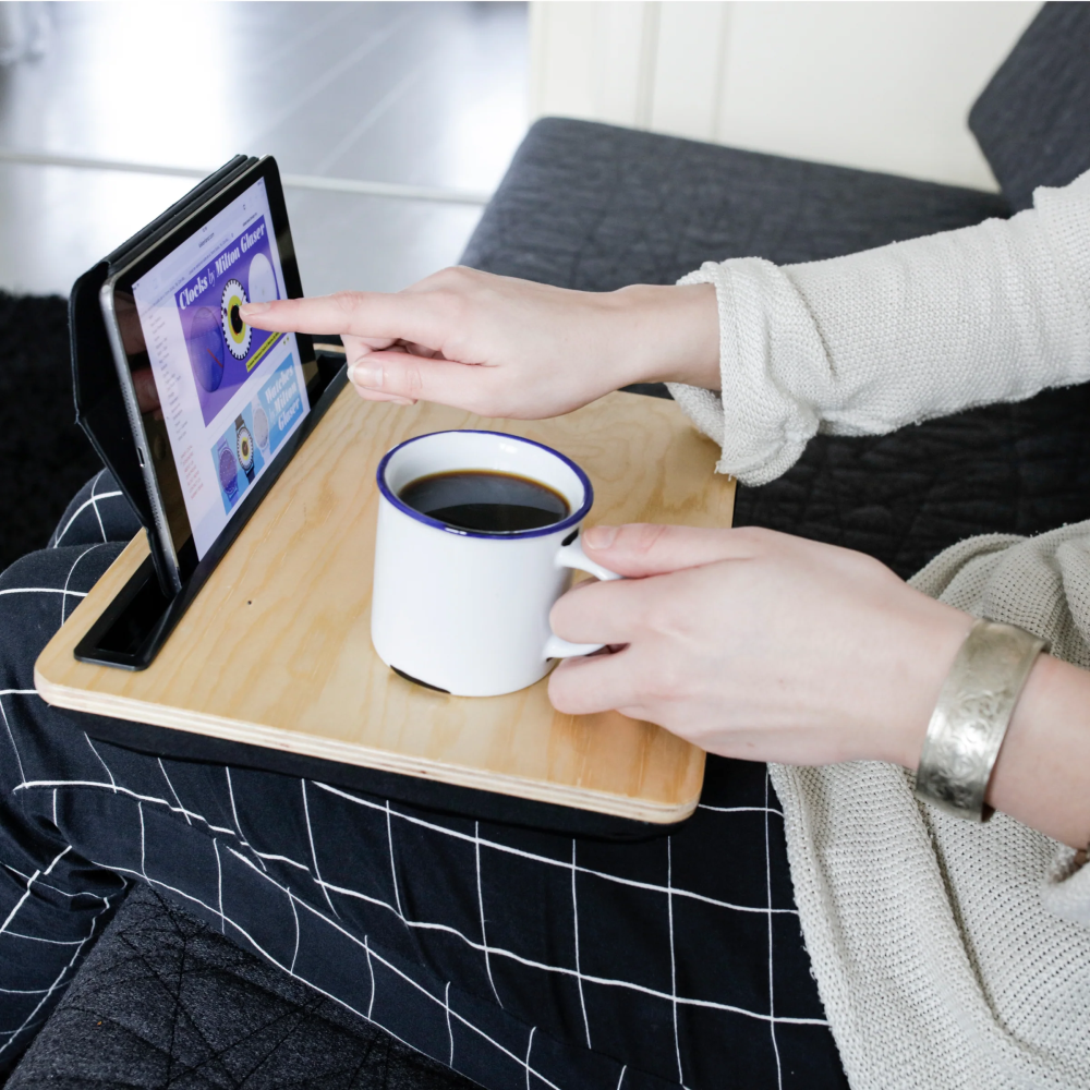 Kikkerland iBed fából készült iPad tartó