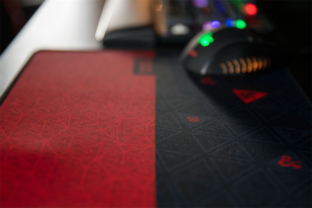 Konix Dungeons & Dragons piros-fekete egérpad