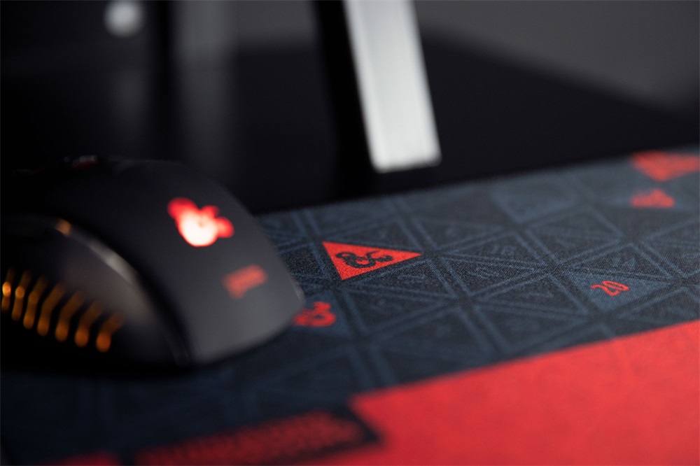 Konix Dungeons & Dragons piros-fekete egérpad