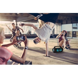LAMAX PartyGo1 Play hordozható Bluetooth party hangszóró
