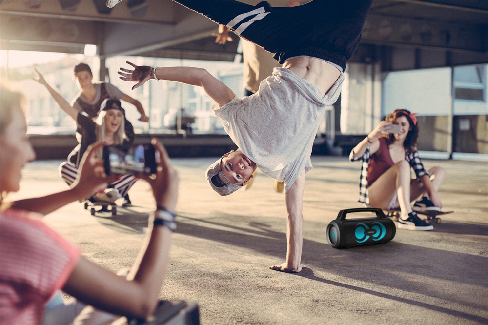 LAMAX PartyGo1 Play hordozható Bluetooth party hangszóró