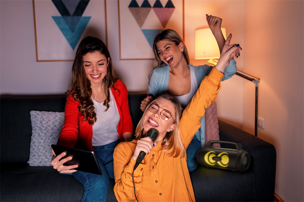 LAMAX PartyGo1 Play hordozható Bluetooth party hangszóró