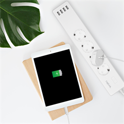 Logilink SH0104 Wi-Fi Smart Socket aljzat, 4 utas, (CEE 7/3), 4x USB, Tuya kompatibilis