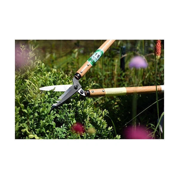 Okatsune 204 hosszú rövid pengével sövényvágóolló