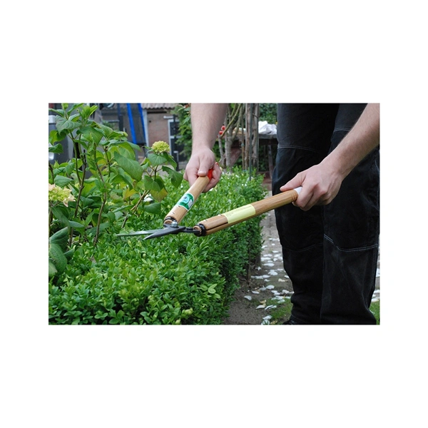 Okatsune 204 hosszú rövid pengével sövényvágóolló