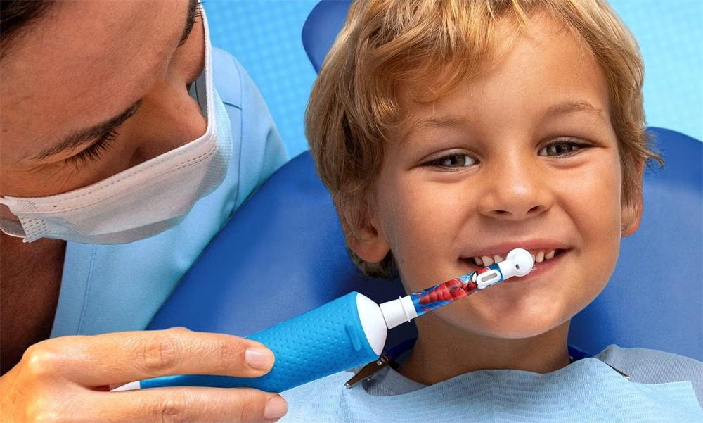 Oral-B D103 Vitality PRO Spiderman gyerek elektromos fogkefe