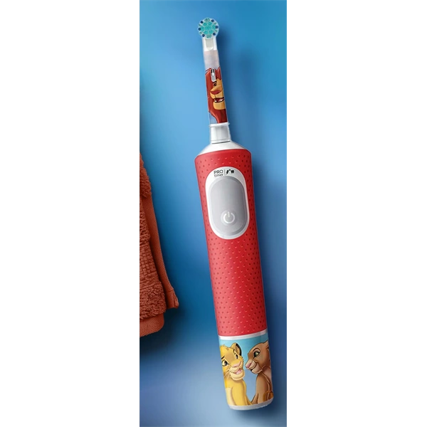 Oral-B Vitality Pro Kids 3+ Lion King gyerek elektromos fogkefe + utazótok