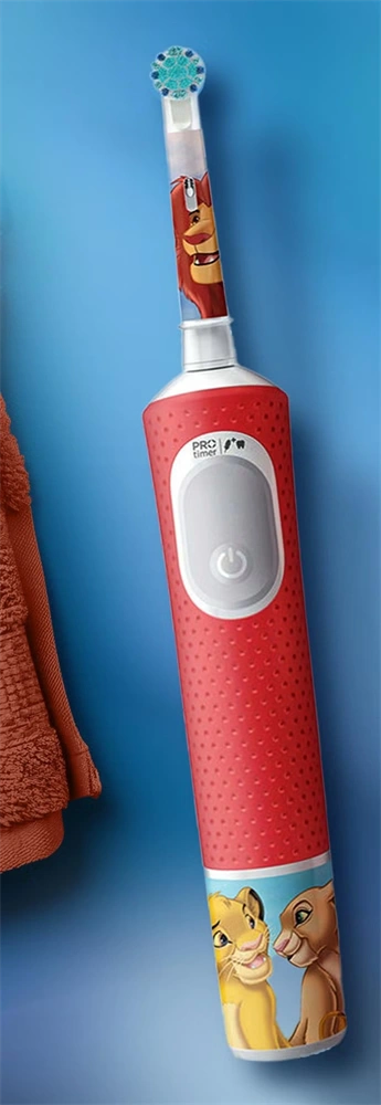 Oral-B Vitality Pro Kids 3+ Lion King gyerek elektromos fogkefe + utazótok