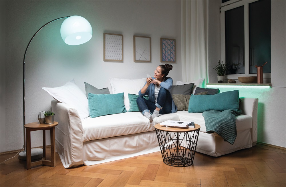 Osram Star+ RGBW/matt búra/9W/806lm/2700K/E27 távirányítható LED körte izzó
