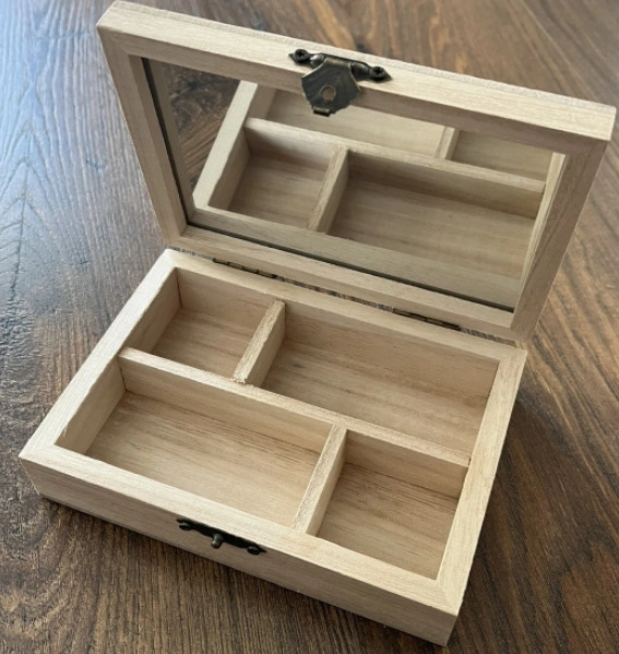 Pentart 14x10x3,5 cm belül tükrös 4 rekeszes doboz