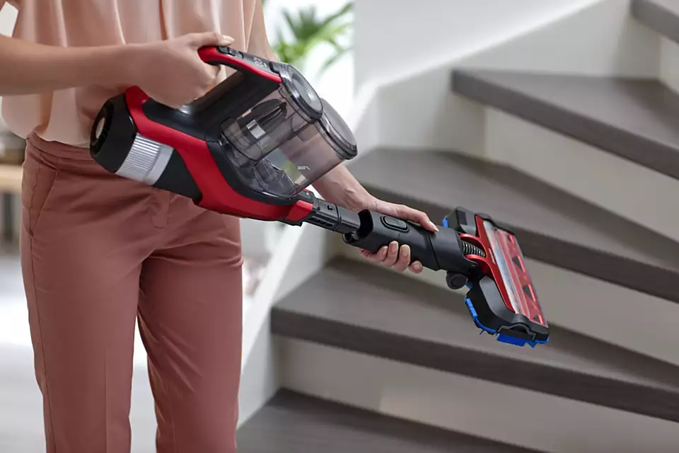 Philips XC7043/01 SpeedPro Max fekete-piros álló porszívó
