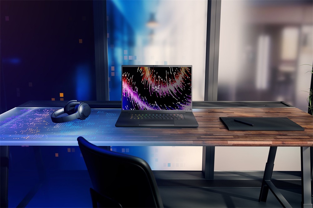 RAZER Blade 18 K9-NT 18"QHD+/Intel Core i9-13950HX/32GB/2TB/RTX 4090/Win11/fekete laptop