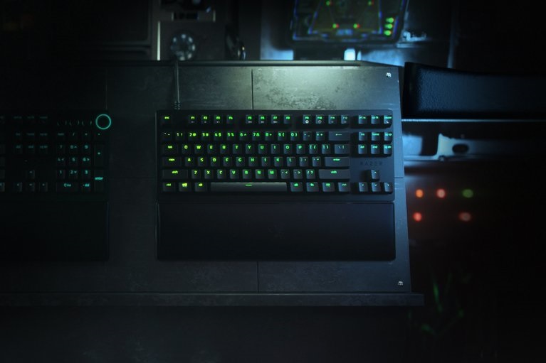 Razer Huntsman V2 Tenkeyless (Purple Switch) US RGB fekete gamer billentyűzet