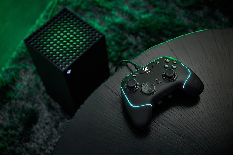Razer RZ06-04010100-R3M1 Wolverine V2 Chroma Xbox Series X|S/Xbox One/PC vezetékes fekete kontroller