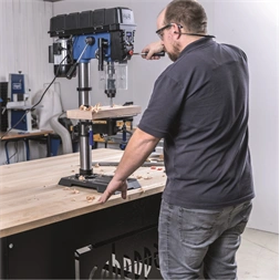 Scheppach TBM 300 Vario keresztlézerrel és LED-világítással oszlopos fúrógép