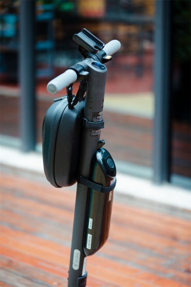 Segway KickScooter kormányra táska