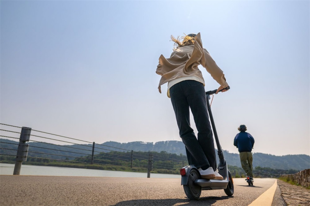 Segway Ninebot KickScooter E2 E Pro elektromos roller (Újszerű)