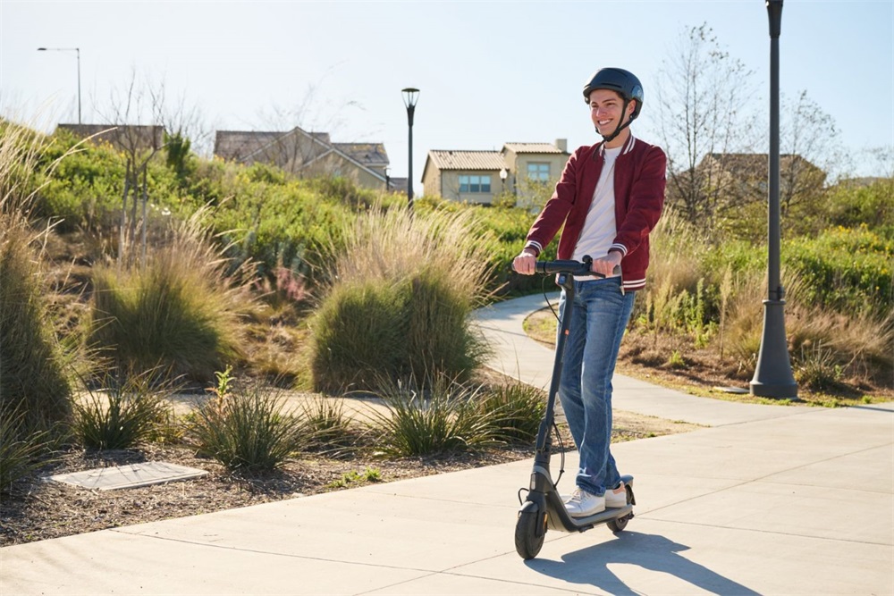 Segway Ninebot KickScooter E2 PLUS E elektromos roller
