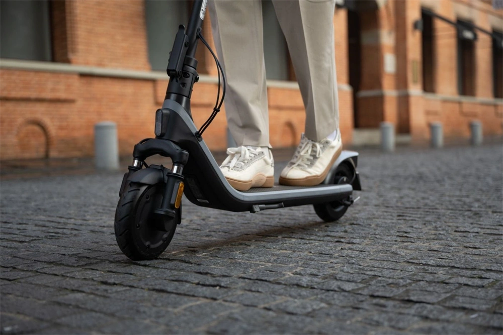Segway Ninebot Kickscooter E2 D II elektromos roller