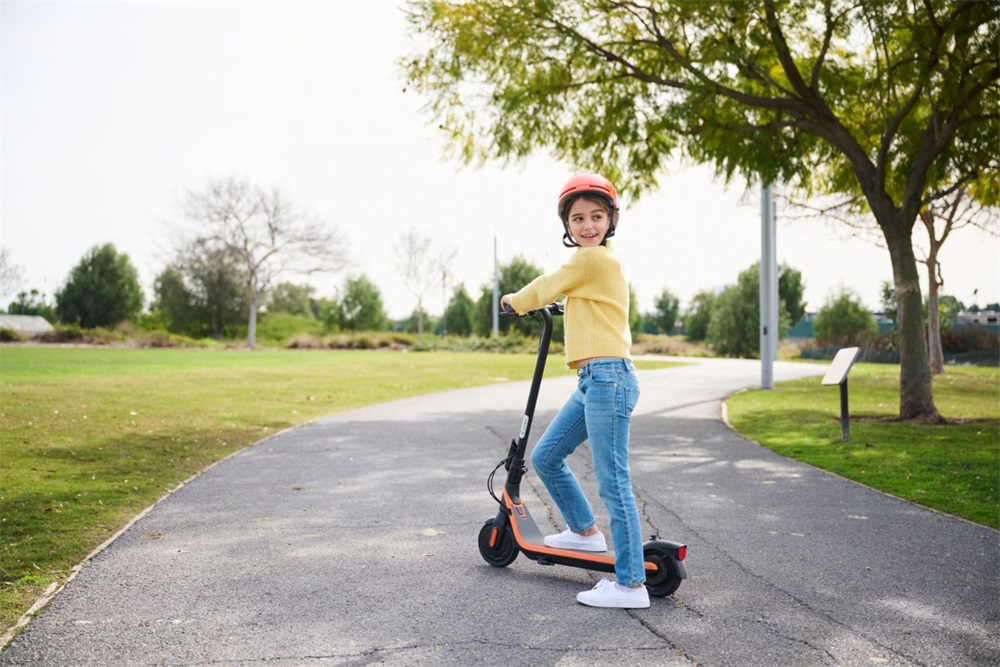 Segway Ninebot eKickScooter C2 E elektromos gyerek roller