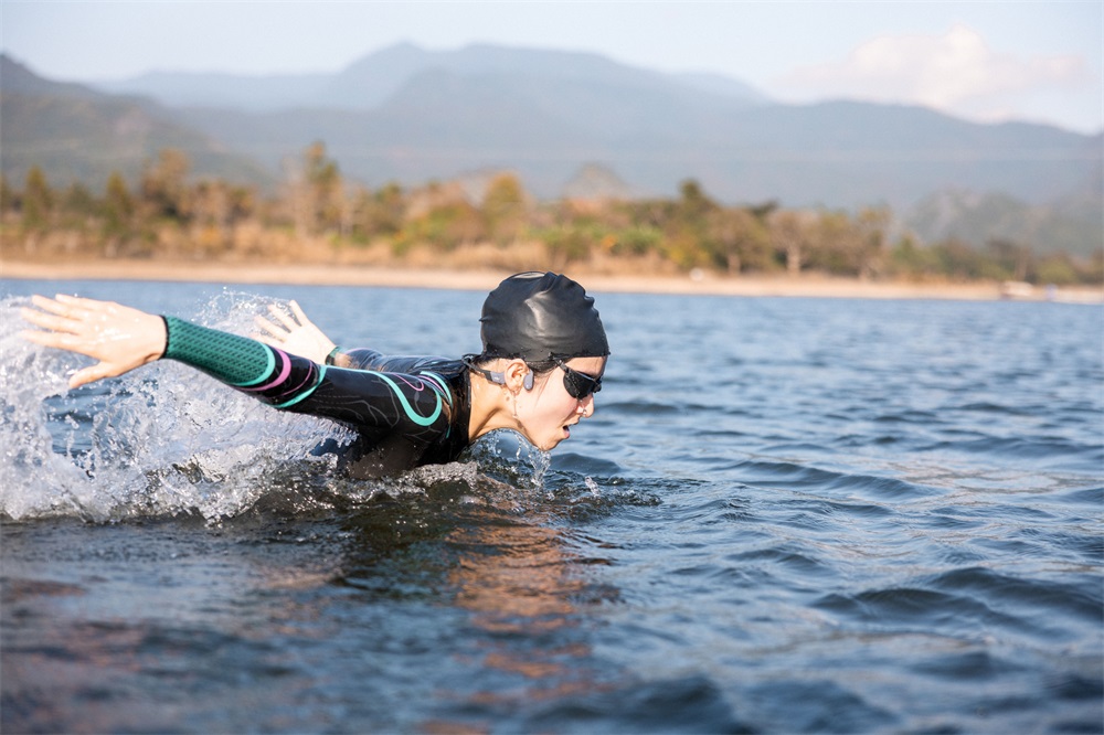 Shokz OpenSwim Pro USB-C csontvezetéses Bluetooth szürke Open-Ear sport fejhallgató