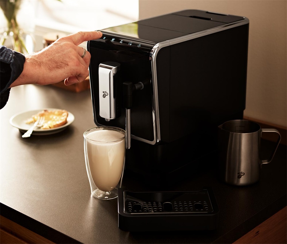Tchibo Esperto Latte fekete automata kávéfőző