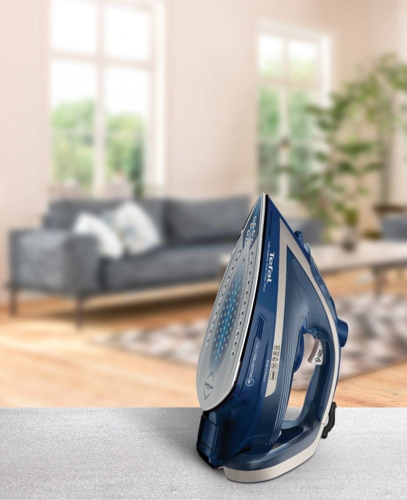 Tefal FV6830E0 Ultragliss Plus sötétkék gőzölős vasaló