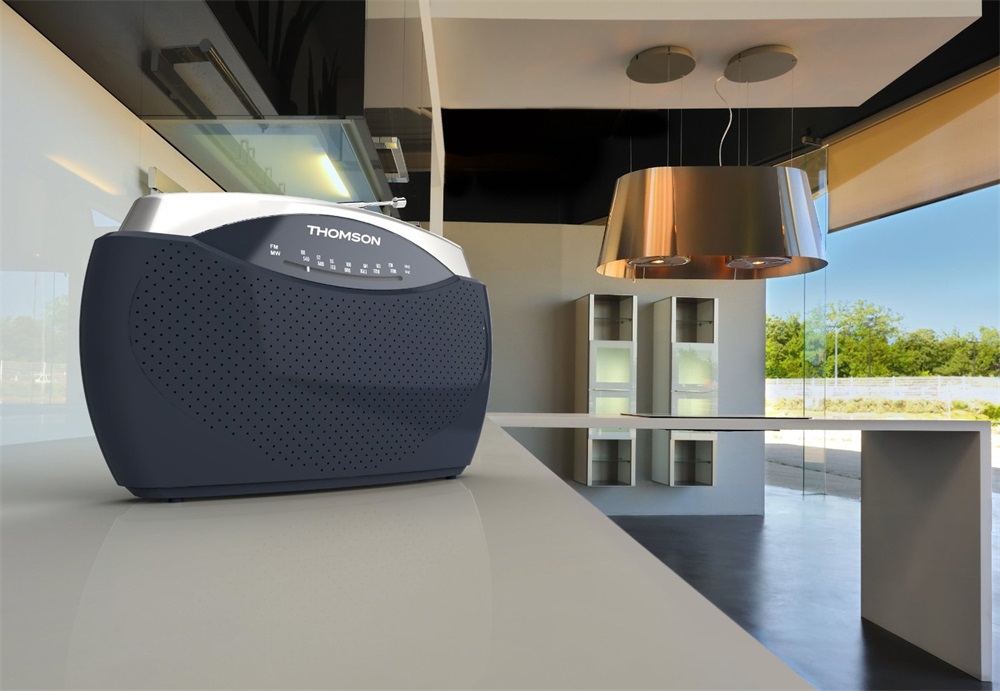 Thomson RT222 hordozható táskarádió