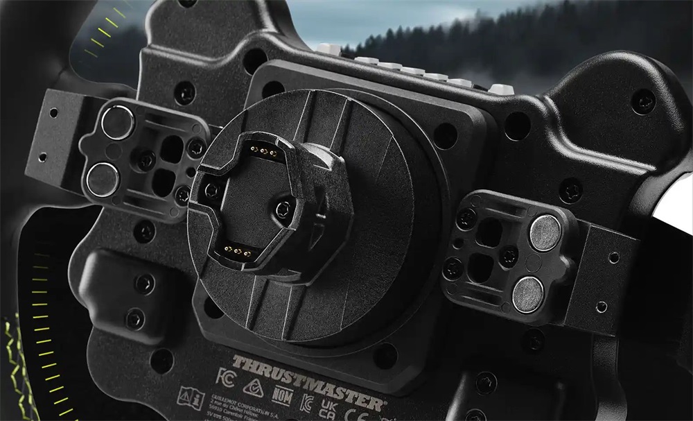 Thrustmaster 4060318 Evo Racing 32R Leather PS4/PS5/Xbox One/Xbox Series/PC kormány (Újracsomagolt)