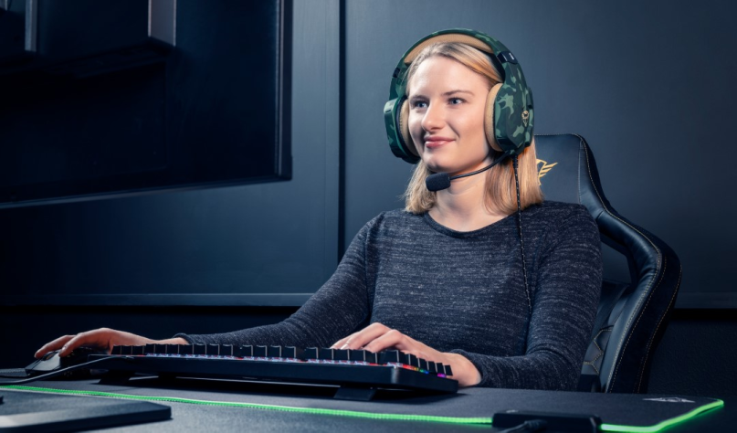 Trust GXT 323C Carus zöld terepszínű gamer headset