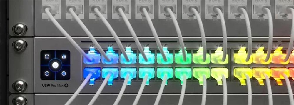 Ubiquiti USW-Pro-Max-16 12port GbE LAN 4x2.5GbE Multi-Gigabit LAN 2x SFP+ port L3 menedzselhető switch