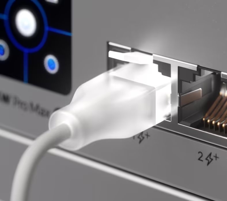 Ubiquiti UniFi Etherlighting Cat6 UTP 8m fehér áttetsző patch kábel