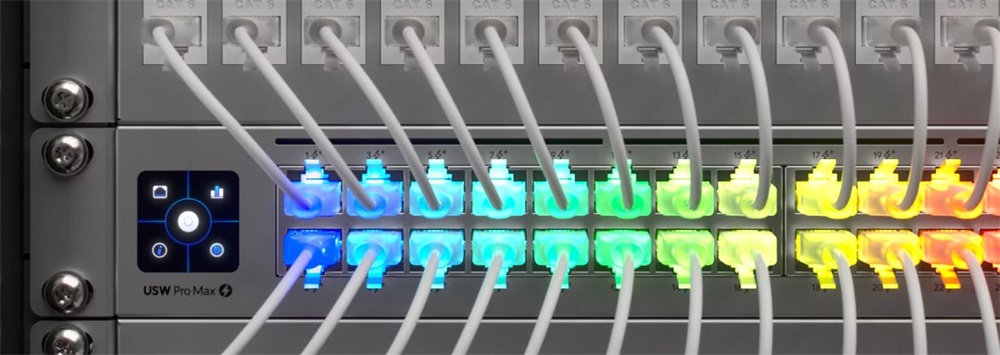 Ubiquiti UniFi Etherlighting Cat6 UTP 8m fehér áttetsző patch kábel