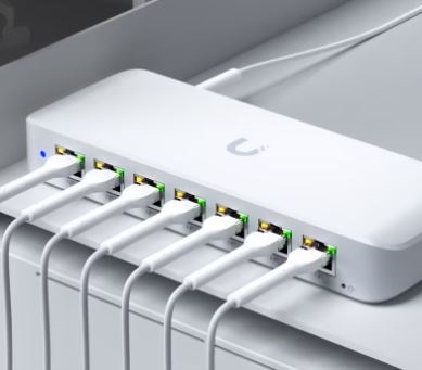 Ubiquiti UniFi USW-Ultra 8xGbE LAN port 7x PoE+ (52W) L2 menedzselhető switch