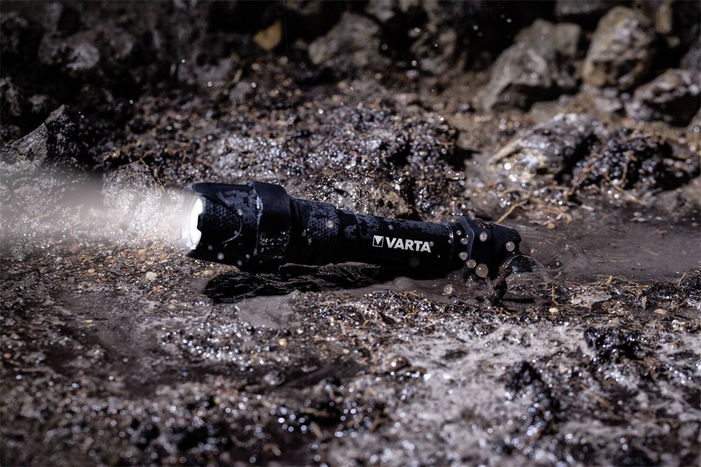 Varta 18711101421 Indestructible F20 Pro/350 lumen/elemlámpa