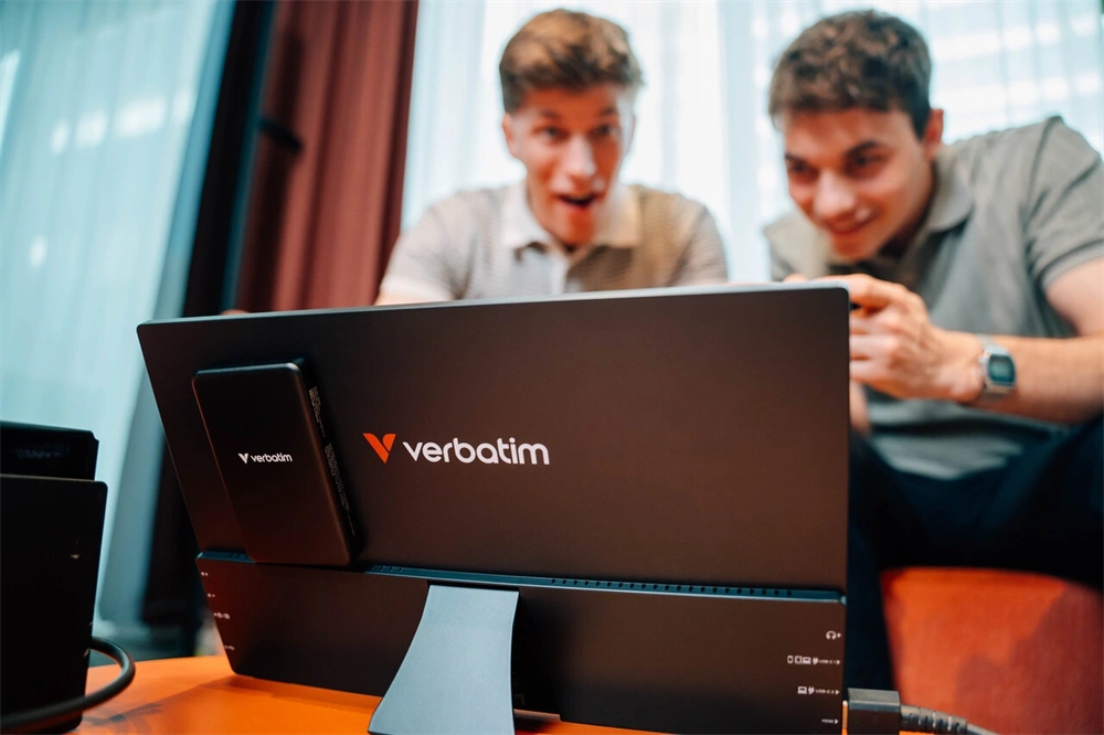 Verbatim 32088 hordozható 14" érintő kijelzős Full HD monitor + 5000mAh powerbank