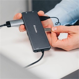 Verbatim 32153 USB-C Pro Multiport CMH-13 13in1 ezüst HUB DEMO