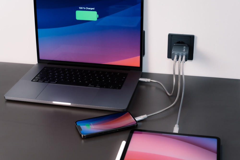 Verbatim 32201 GNC-65 GaN Charger 65W USB Type-A + 2xType-C hálózati töltő adapter